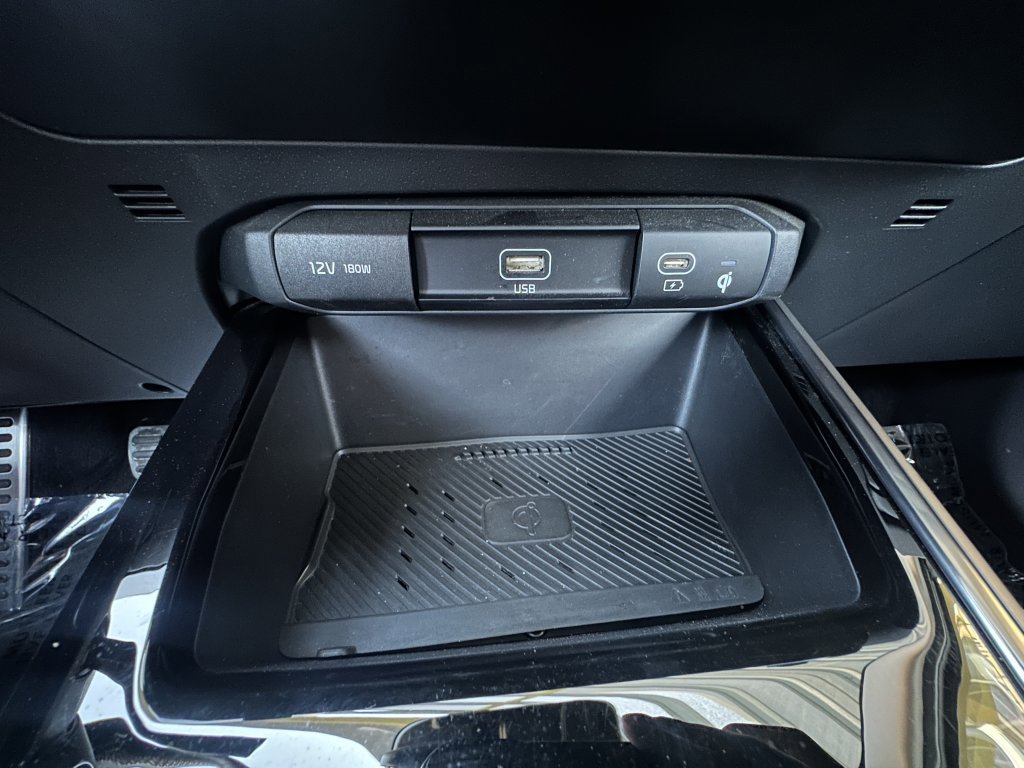 Used 2023 Kia Niro EX Touring image 32