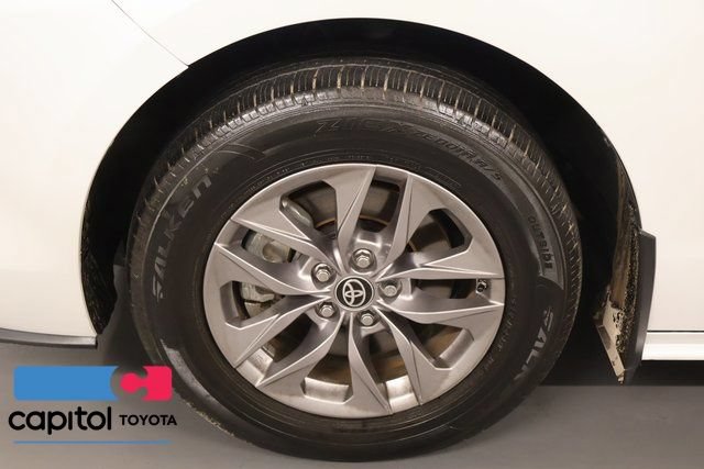 Used 2024 Toyota Sienna XLE FWD image 7