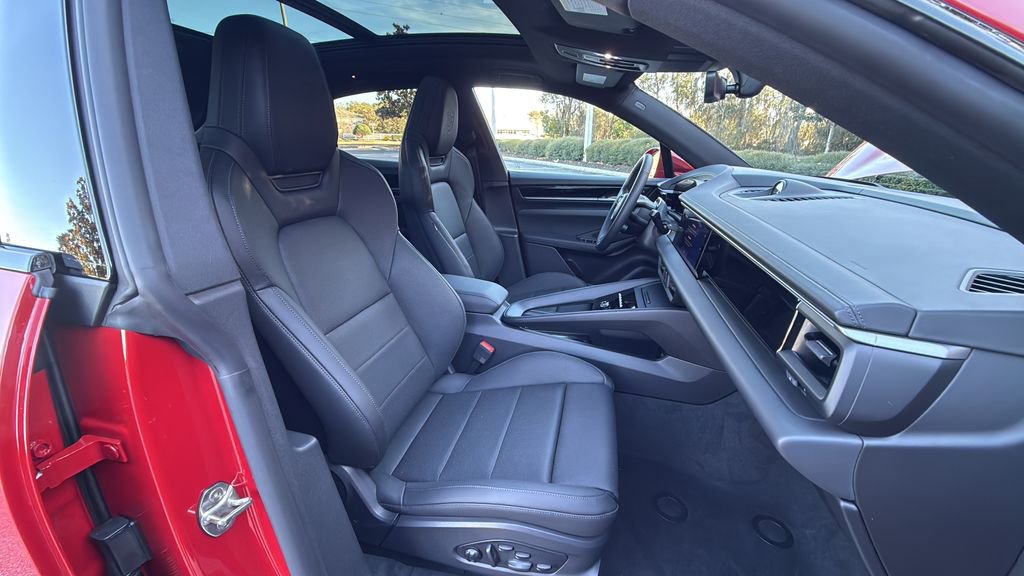 New 2026 Porsche Macan 4 Electric image 18