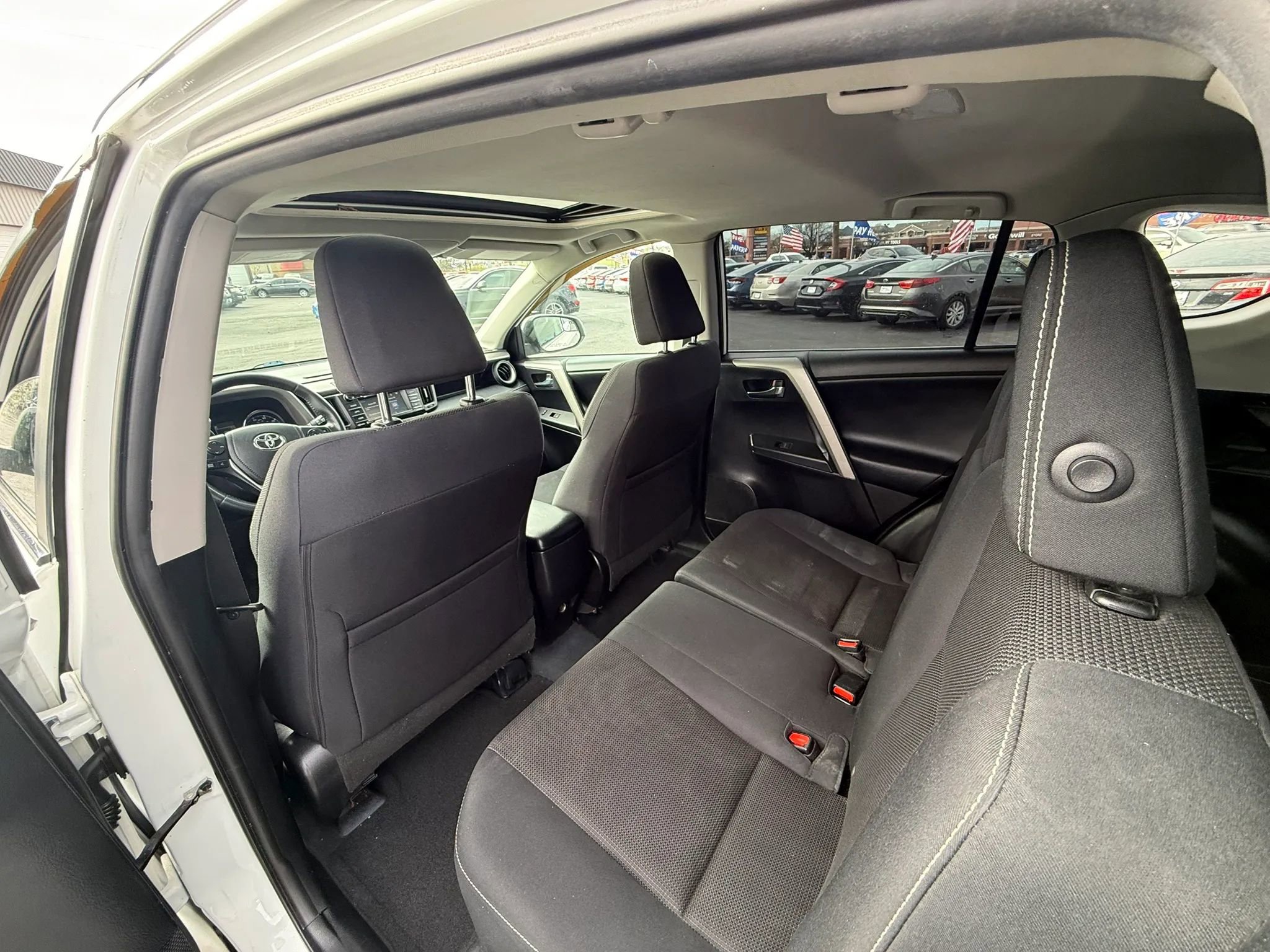 Used 2016 Toyota RAV4 XLE AWD/4WD image 12