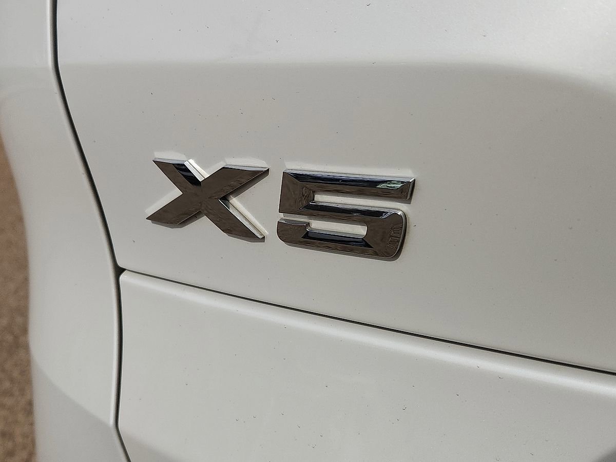 Used 2024 BMW X5 xDrive40i w/ Premium Package AWD/4WD image 3