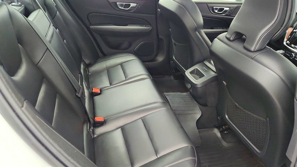 Used 2021 Volvo S60 T6 Momentum w/ Advanced Package image 23