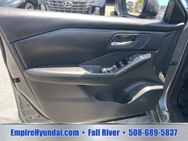 Used 2024 Nissan Rogue SV AWD/4WD image 17