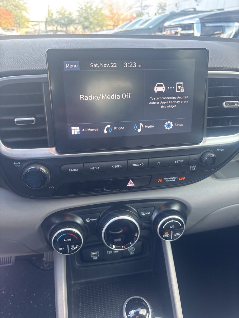 Used 2023 Hyundai Venue SEL image 19