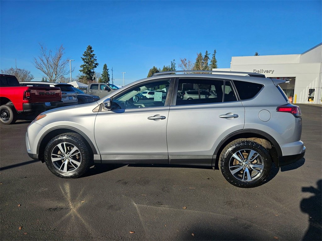 Used 2018 Toyota RAV4 XLE image 3
