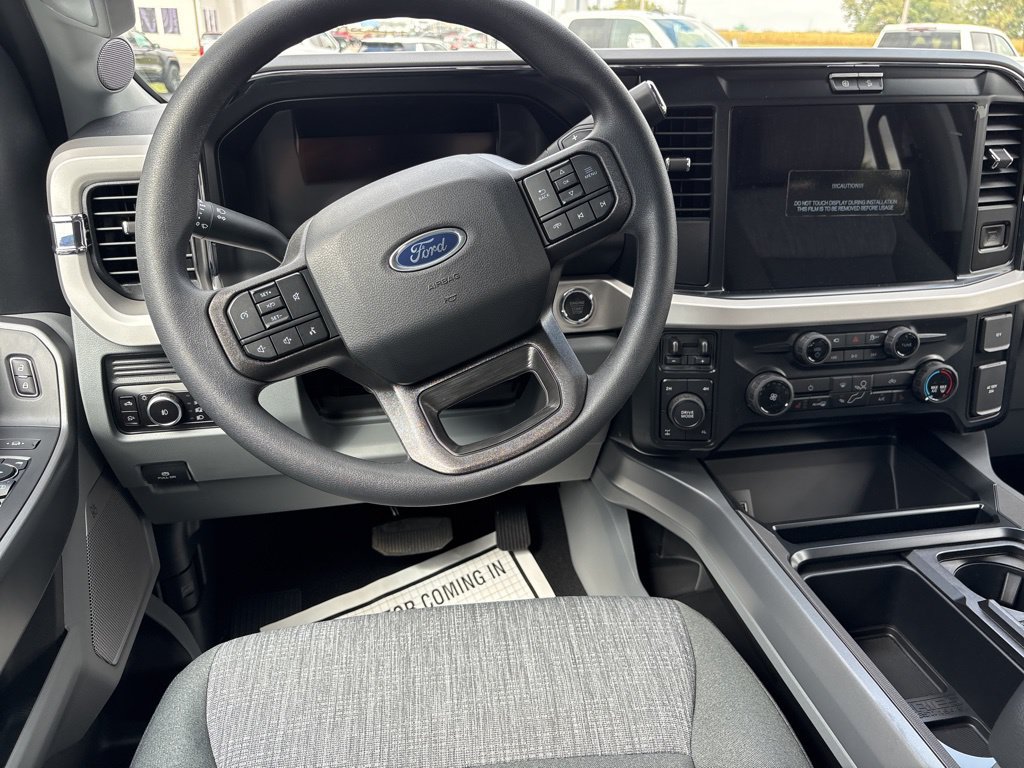 New 2026 Ford F350 XLT w/ XLT Premium Package AWD/4WD image 17