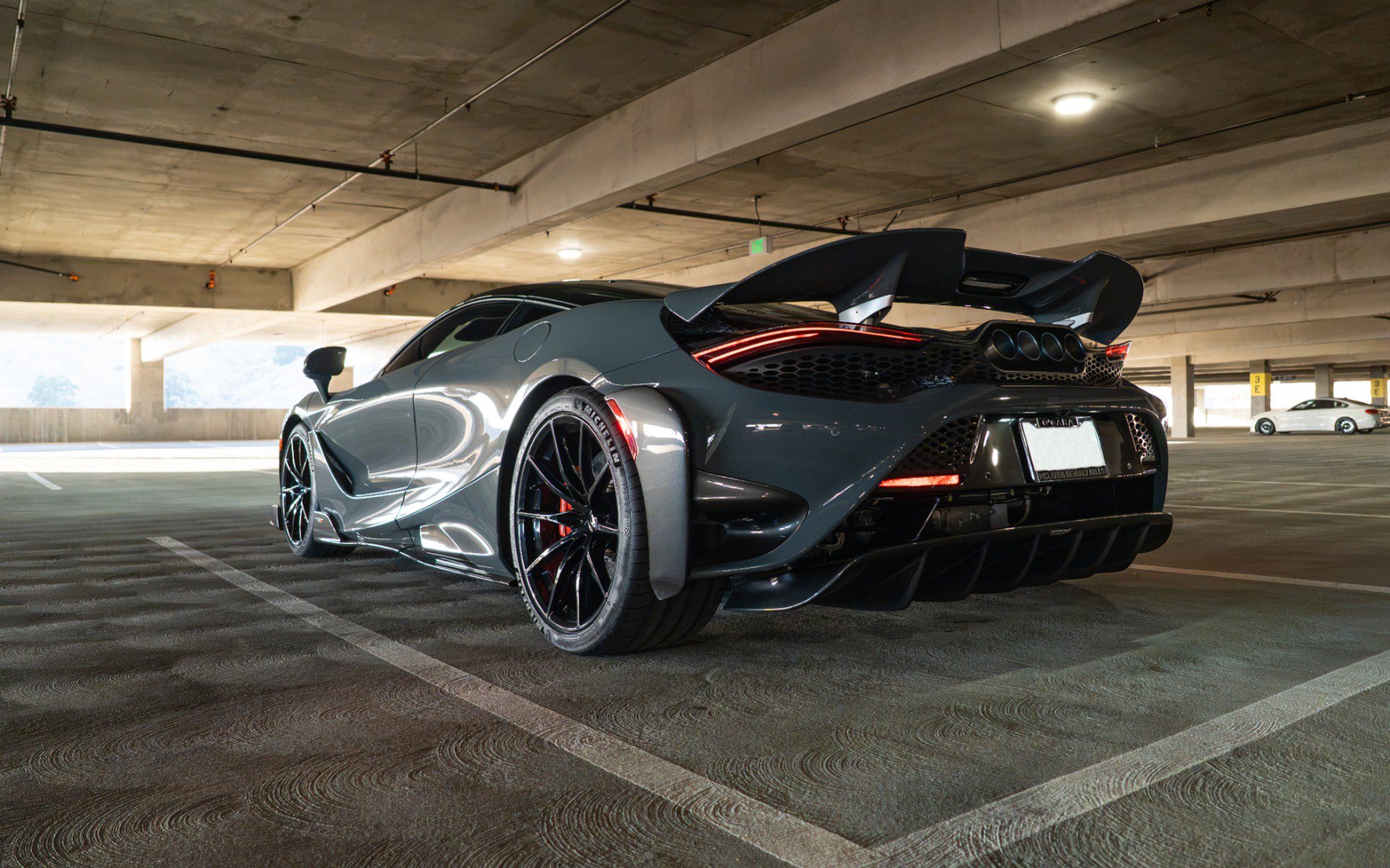 Used 2021 McLaren 765LT RWD image 7