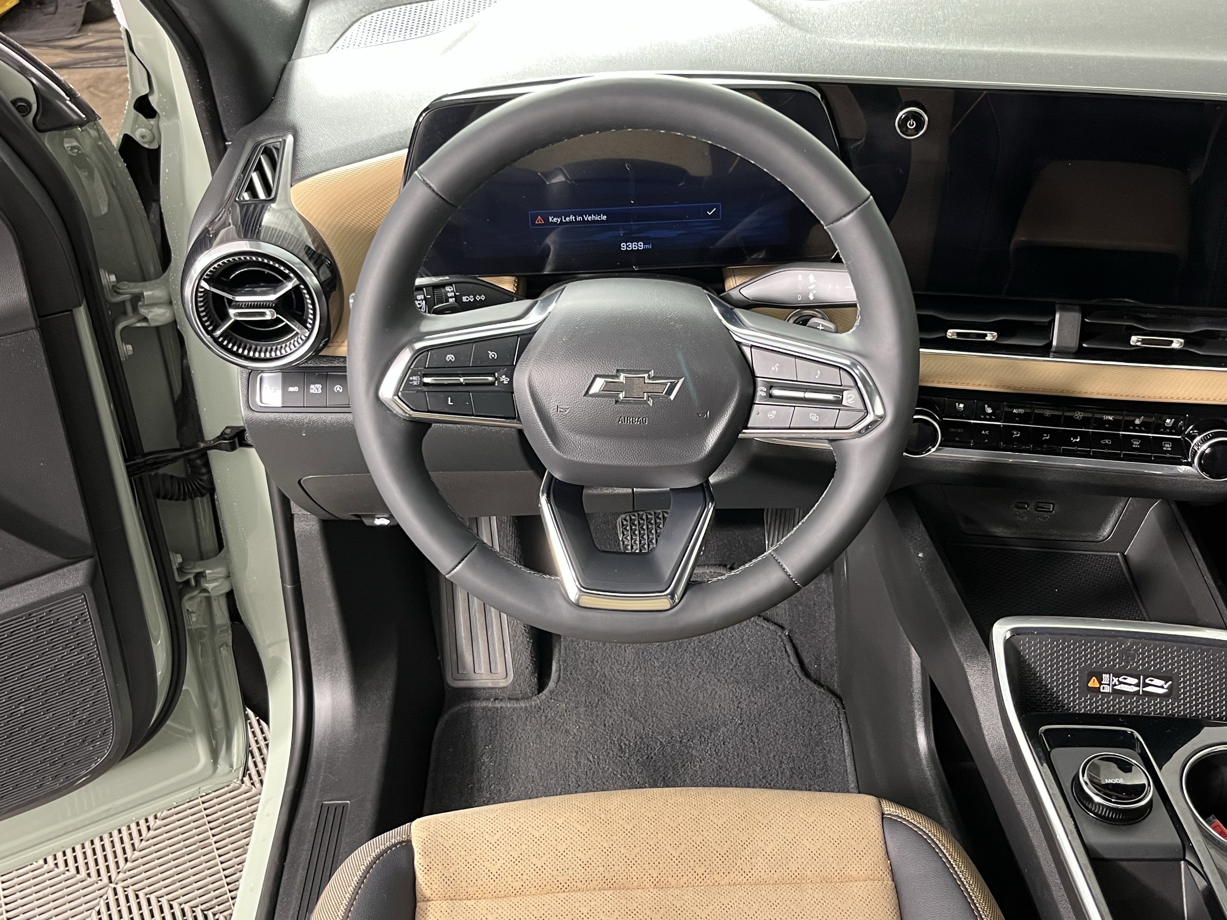 Used 2025 Chevrolet Equinox ACTIV w/ Convenience Package III image 13