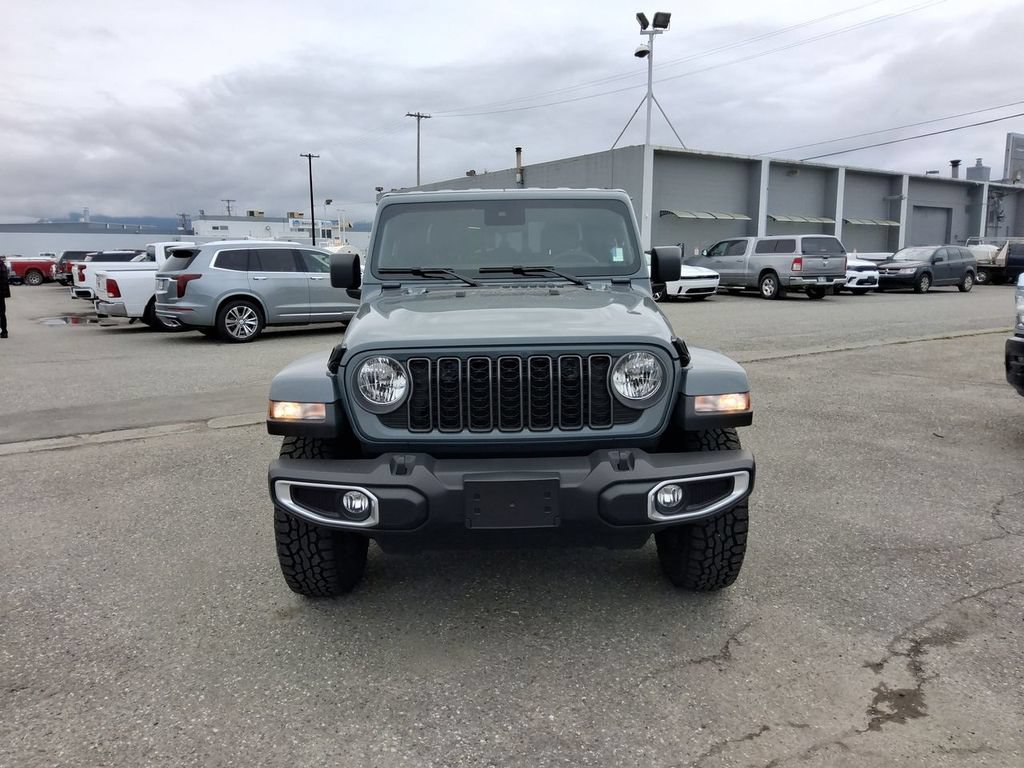 Certified 2025 Jeep Gladiator Sport AWD/4WD image 3