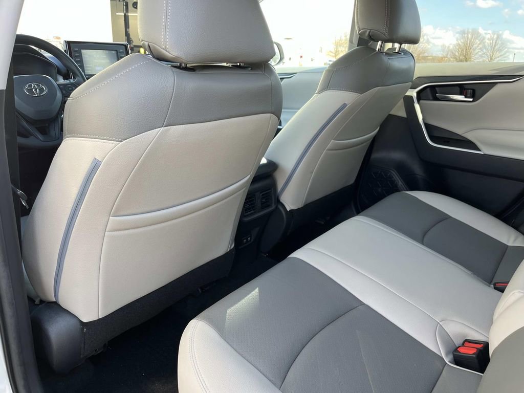 Used 2021 Toyota RAV4 XLE w/ Convenience Package image 20