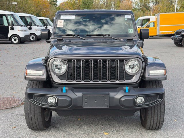 Used 2024 Jeep Wrangler Unlimited w/ Convenience Group AWD/4WD image 2