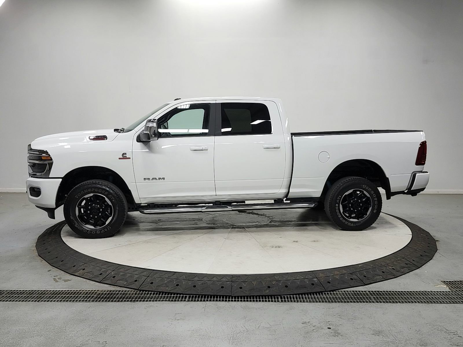 Used 2025 RAM 2500 Laramie AWD/4WD image 4
