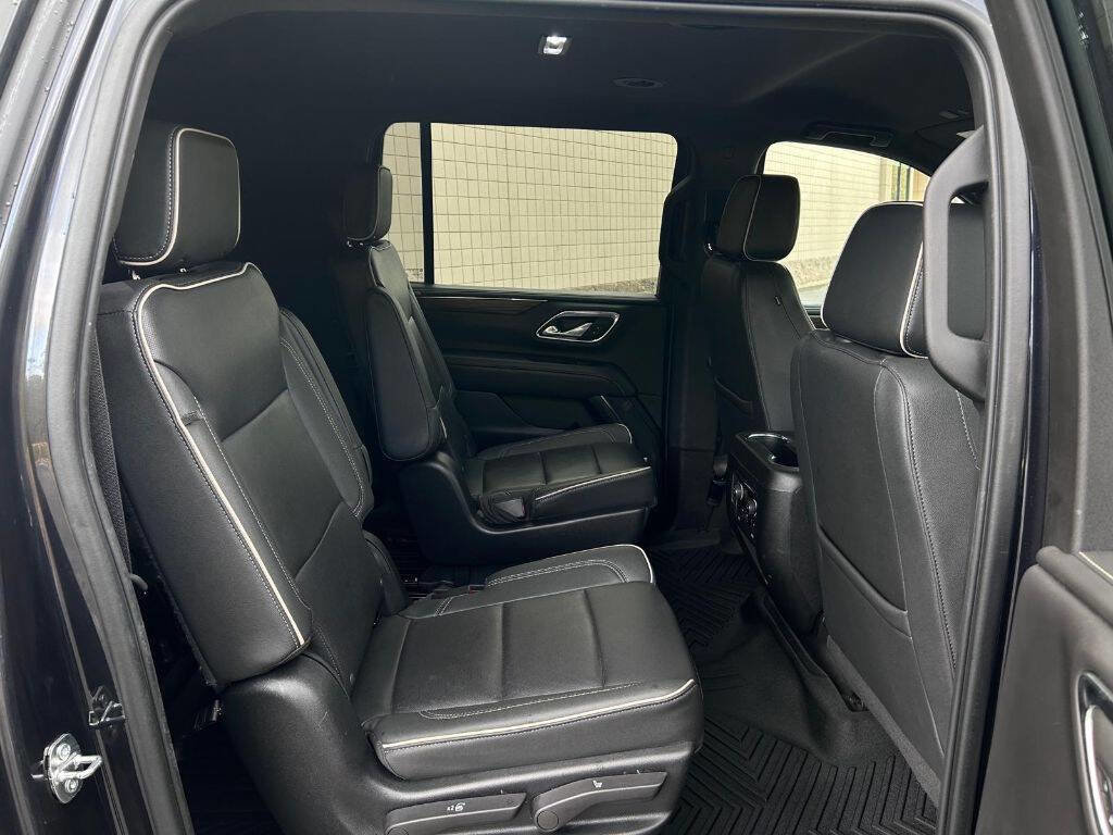 Used 2023 Chevrolet Suburban Premier image 14