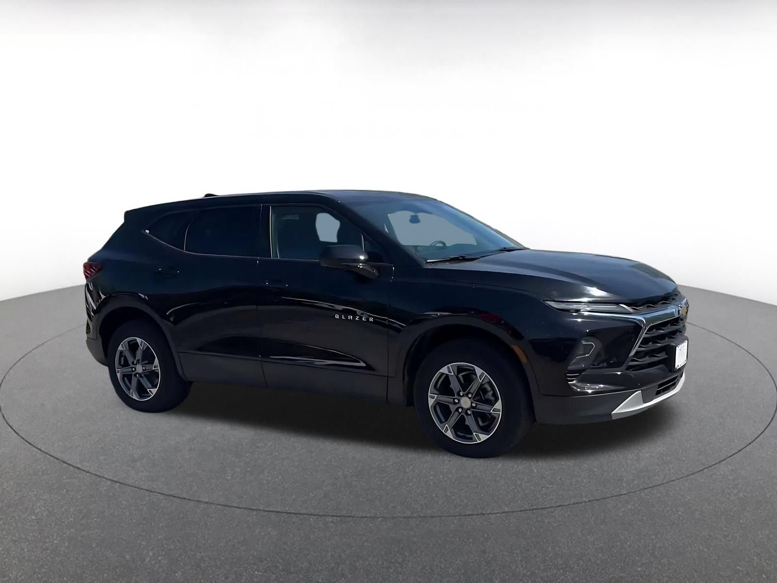 Used 2026 Chevrolet Blazer LT AWD/4WD image 2
