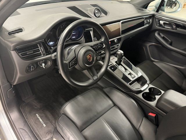 Certified 2024 Porsche Macan image 4