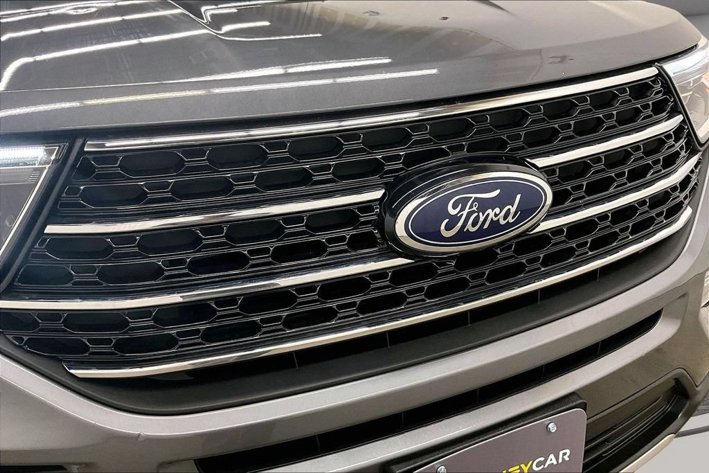 Used 2021 Ford Explorer XLT w/ Equipment Group 202A AWD/4WD image 31