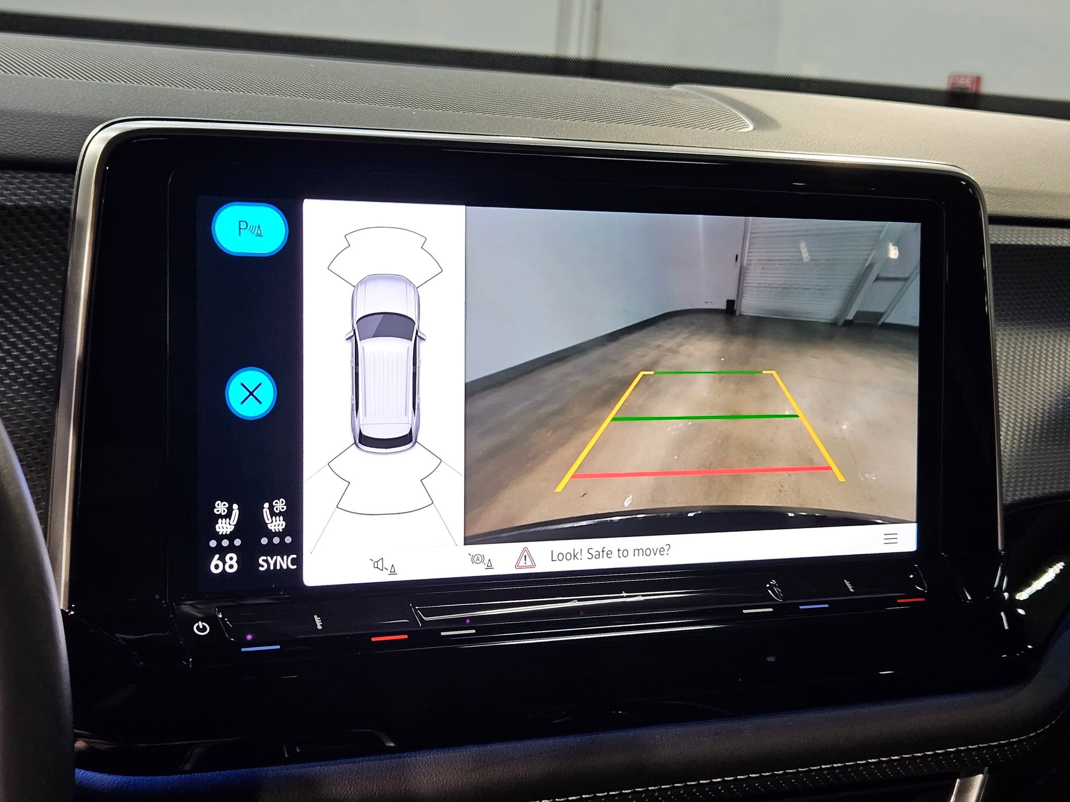 Used 2024 Volkswagen Atlas Cross Sport SEL R-Line image 31