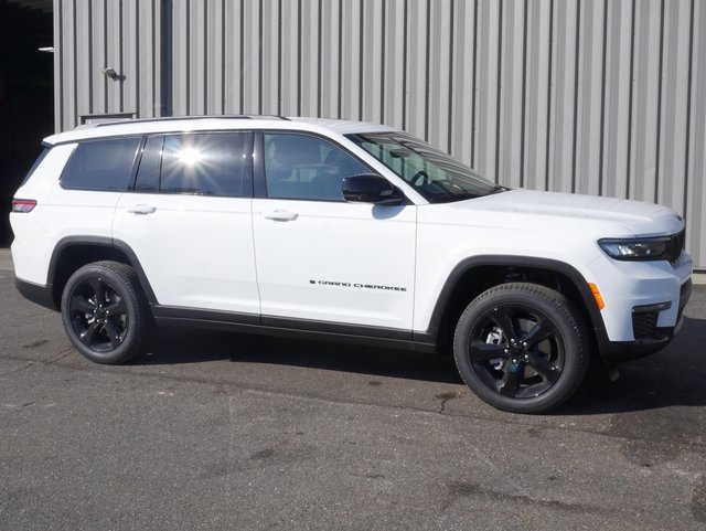 New 2025 Jeep Grand Cherokee L Limited w/ Black Appearance Package image 6