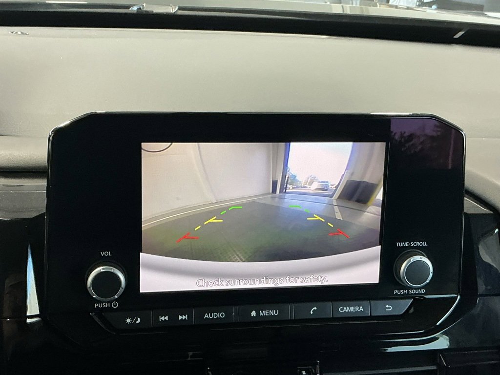 Used 2025 Nissan Pathfinder SV image 4