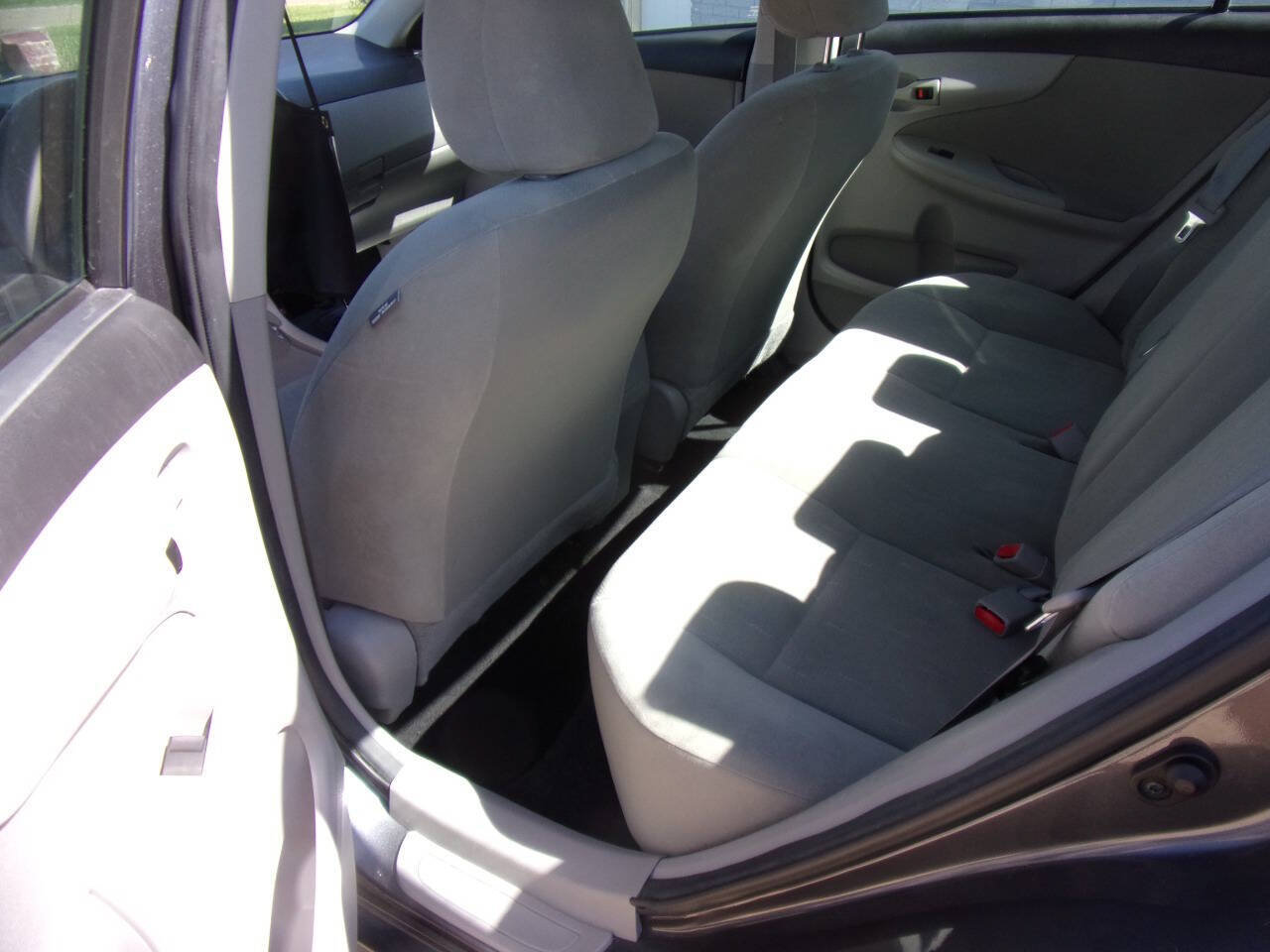 Used 2012 Toyota Corolla L FWD image 3