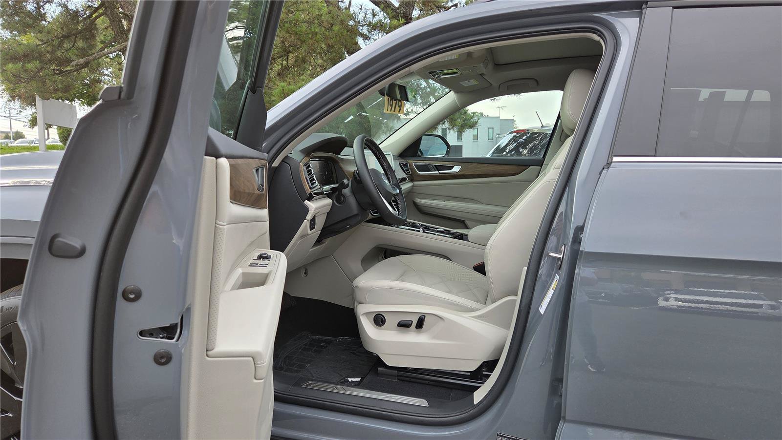 New 2026 Volkswagen Atlas SE FWD image 13