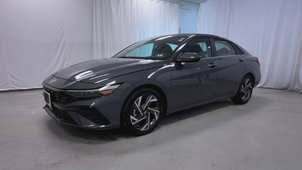 Used 2025 Hyundai Elantra SEL image 4