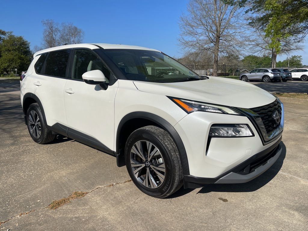 Used 2022 Nissan Rogue SV image 3