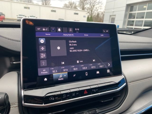 Used 2023 Jeep Compass Limited w/ Sun and Sound Group image 24