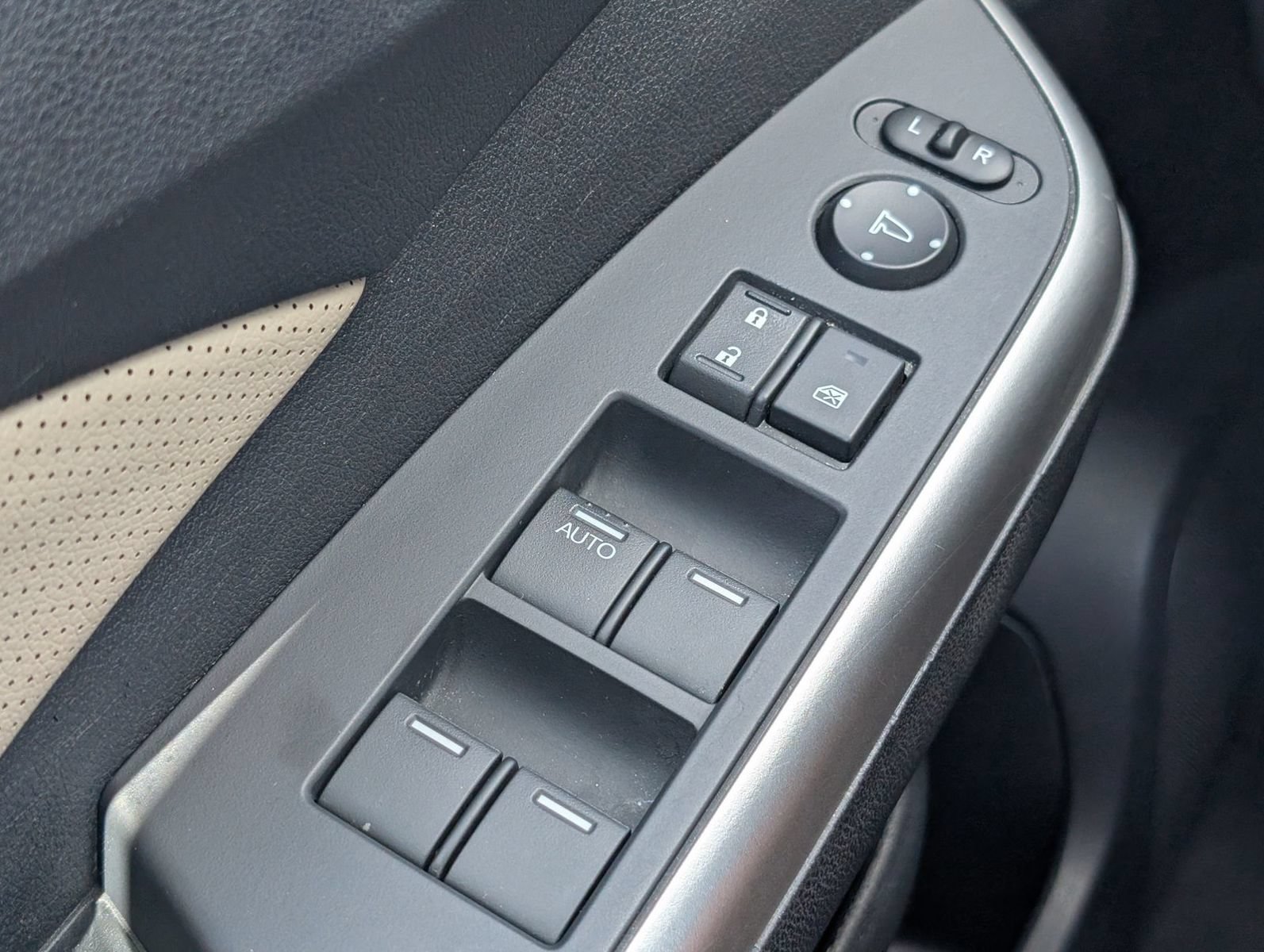 Used 2016 Honda CR-V EX-L image 12
