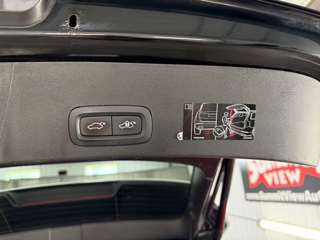 Used 2019 Volvo XC40 T5 Momentum image 10