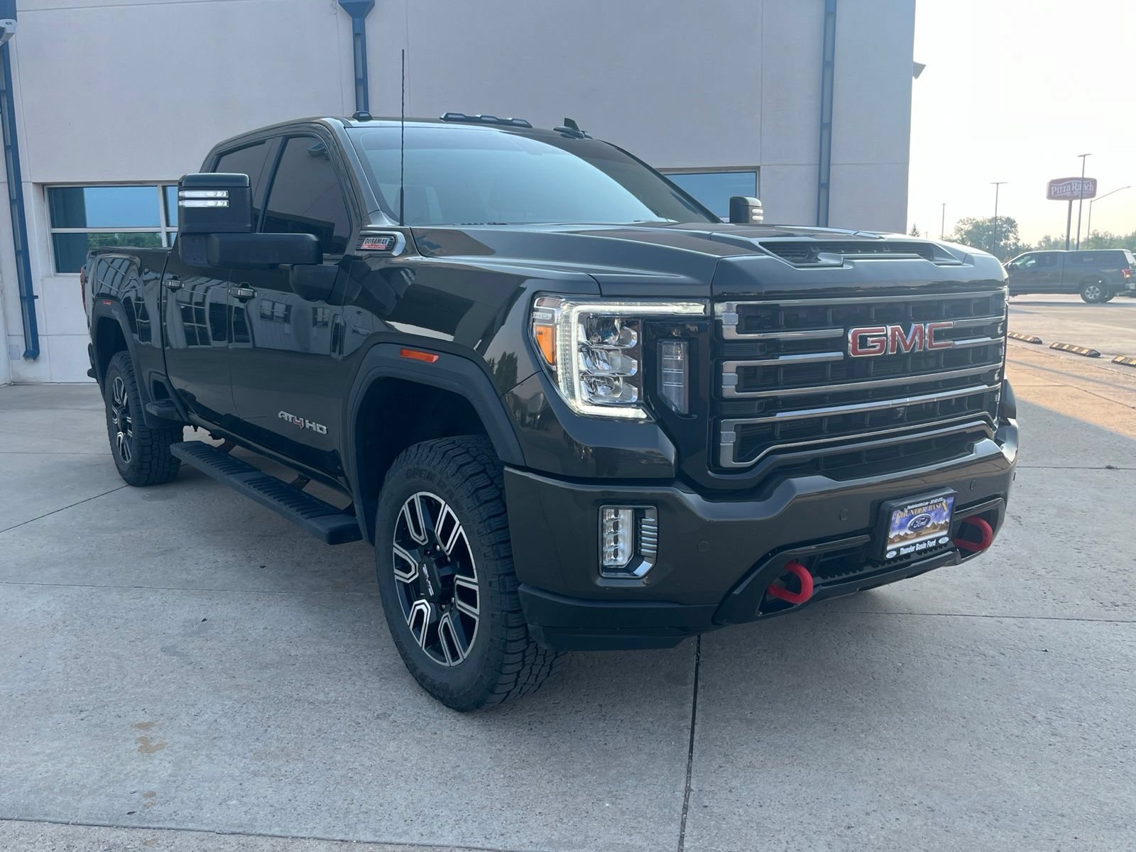 Used 2022 GMC Sierra 3500 AT4 w/ AT4 Preferred Package AWD/4WD image 3