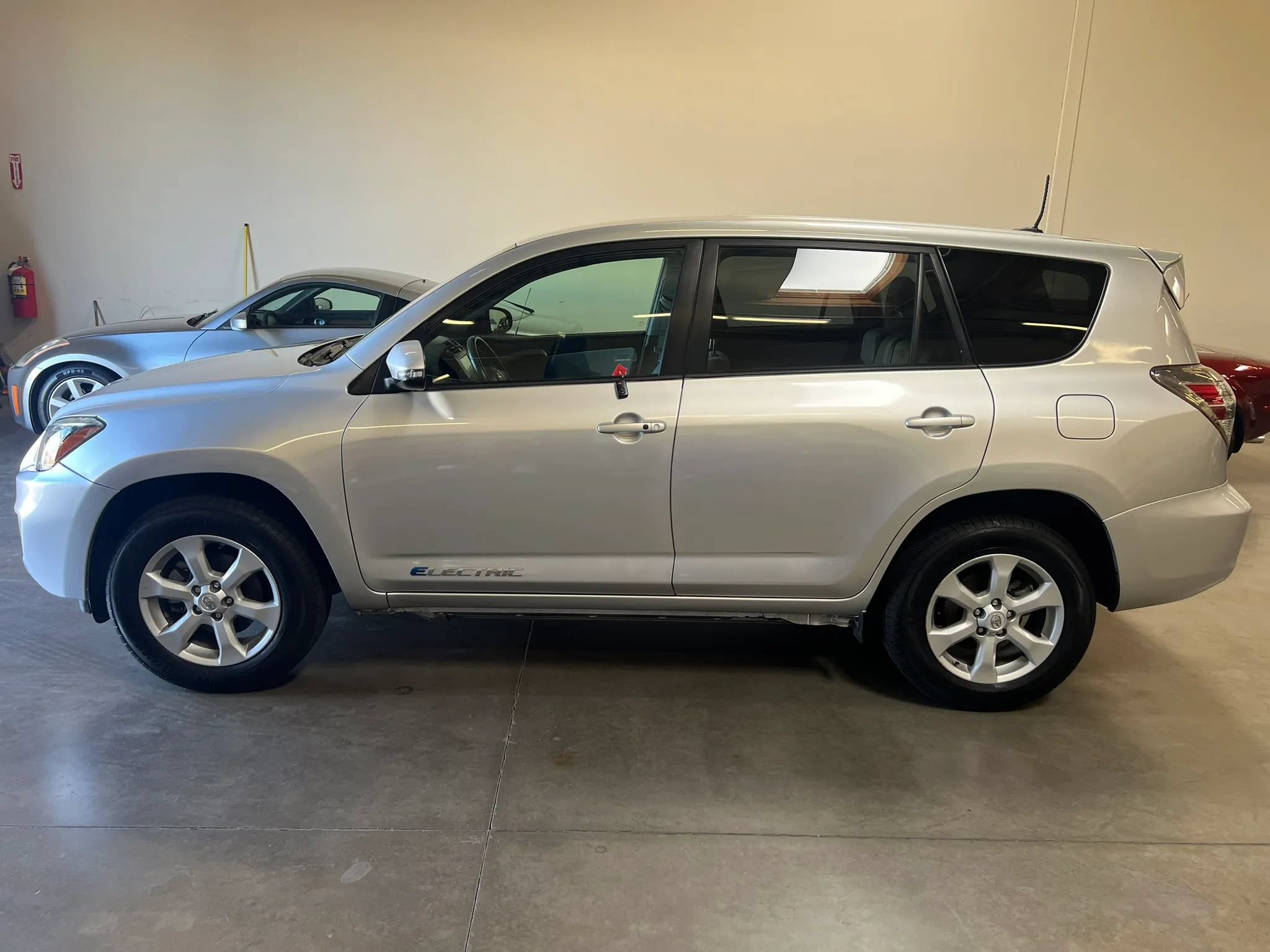 Used 2014 Toyota RAV4 EV FWD image 2