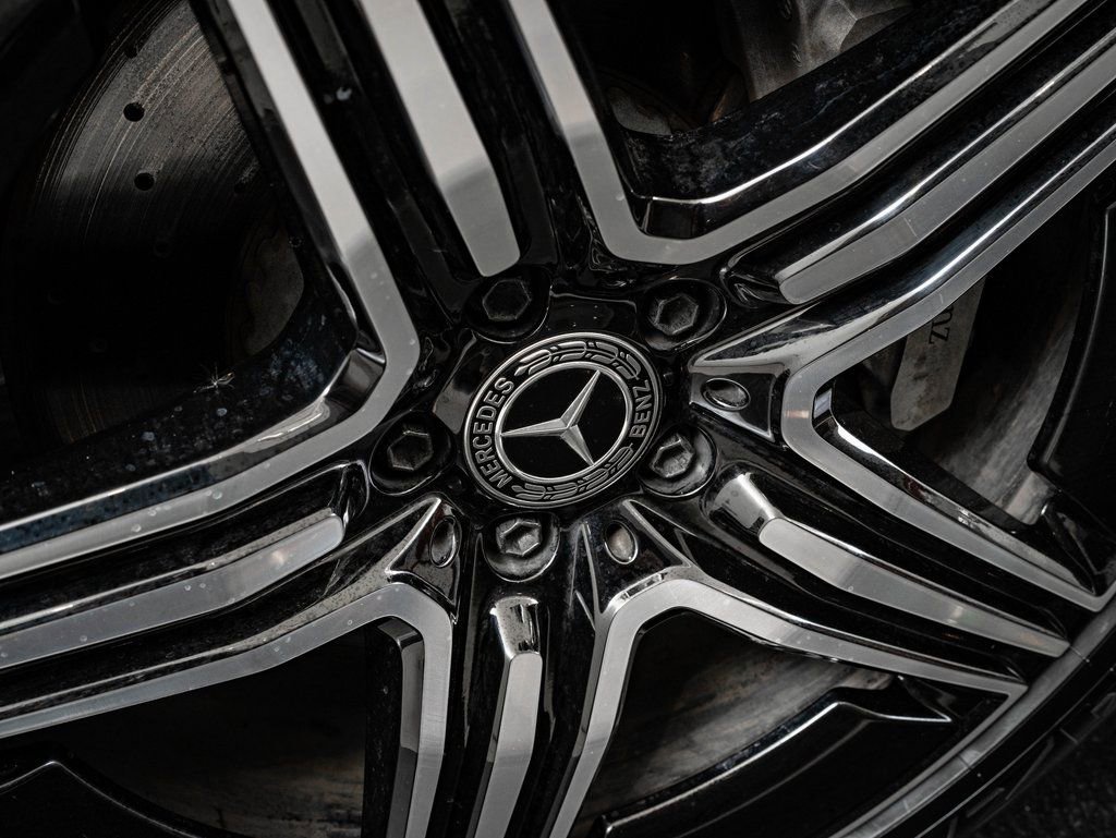 Used 2024 Mercedes-Benz GLC 300 4MATIC w/ AMG Line image 8
