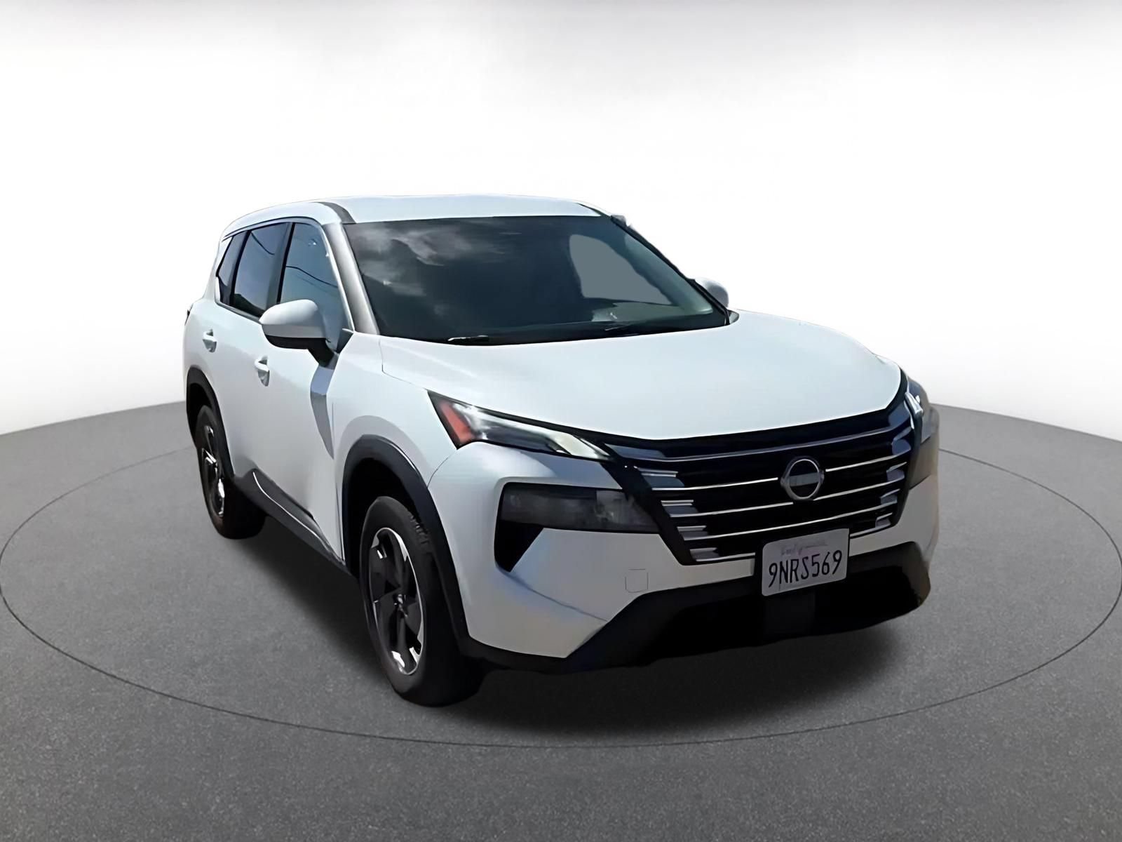 Used 2025 Nissan Rogue SV AWD/4WD image 3