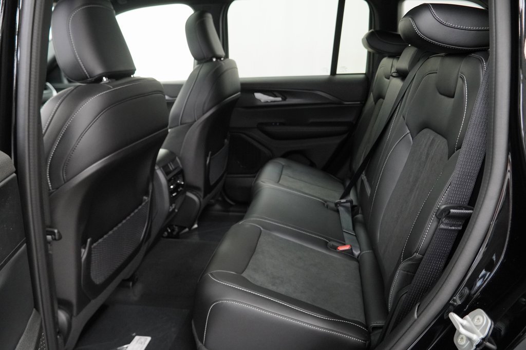 New 2025 Jeep Grand Cherokee Laredo image 17