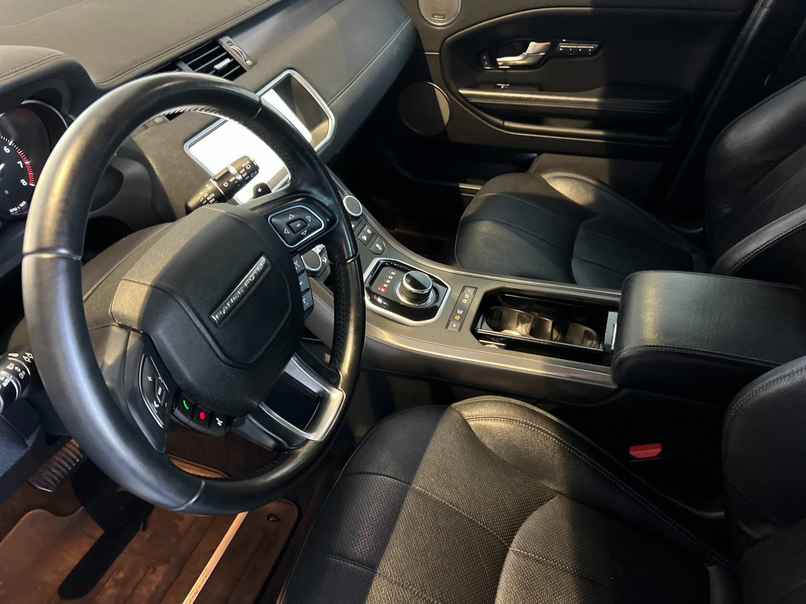 Used 2018 Land Rover Range Rover Evoque Landmark Edition AWD/4WD image 10