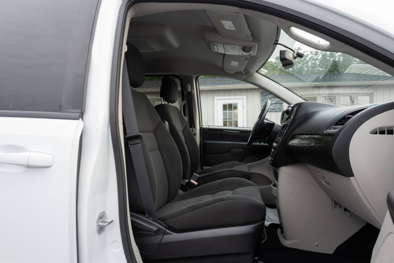Used 2017 Dodge Grand Caravan SE w/ Power Window Group FWD image 29