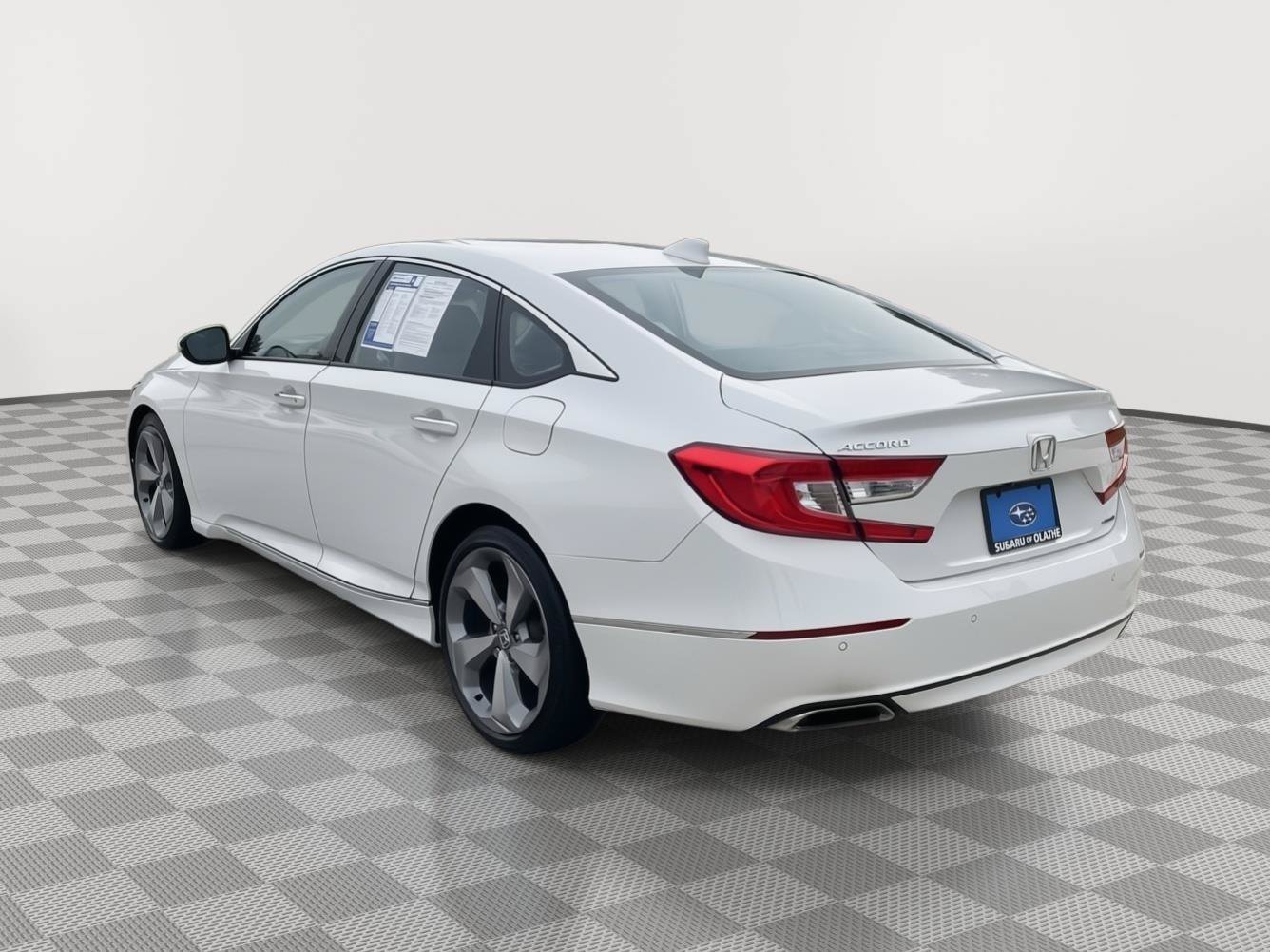 Used 2018 Honda Accord Touring image 11