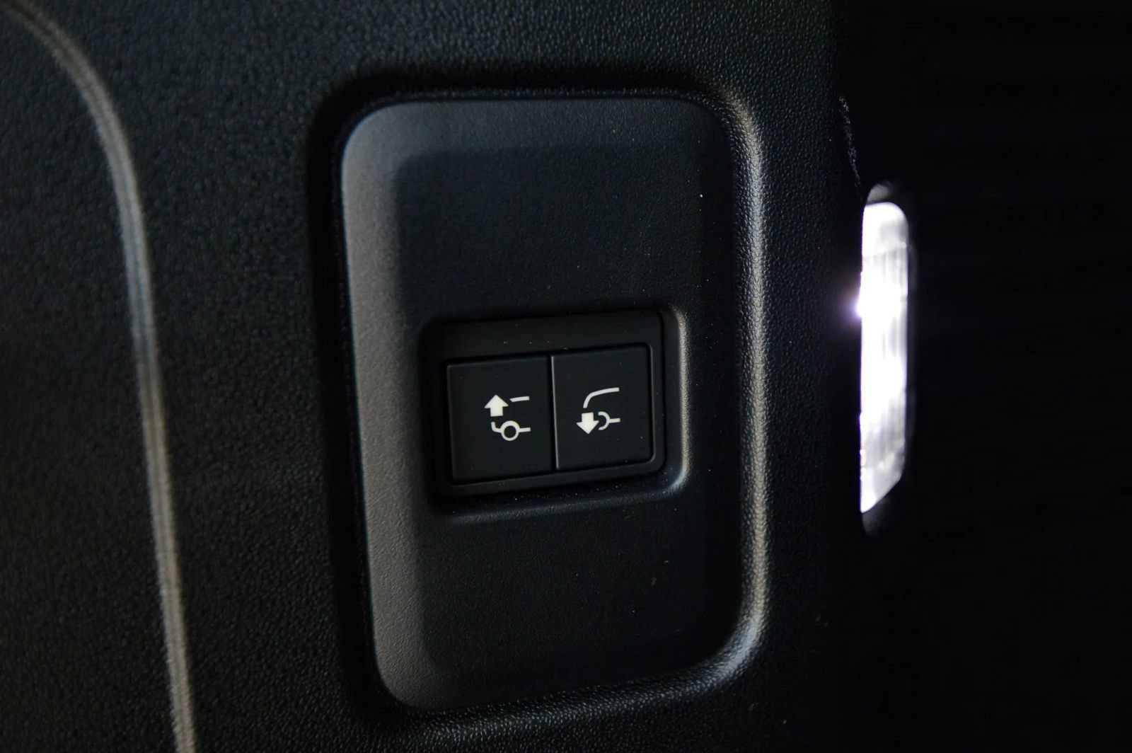 Used 2025 Land Rover Defender 130 V8 AWD/4WD image 68
