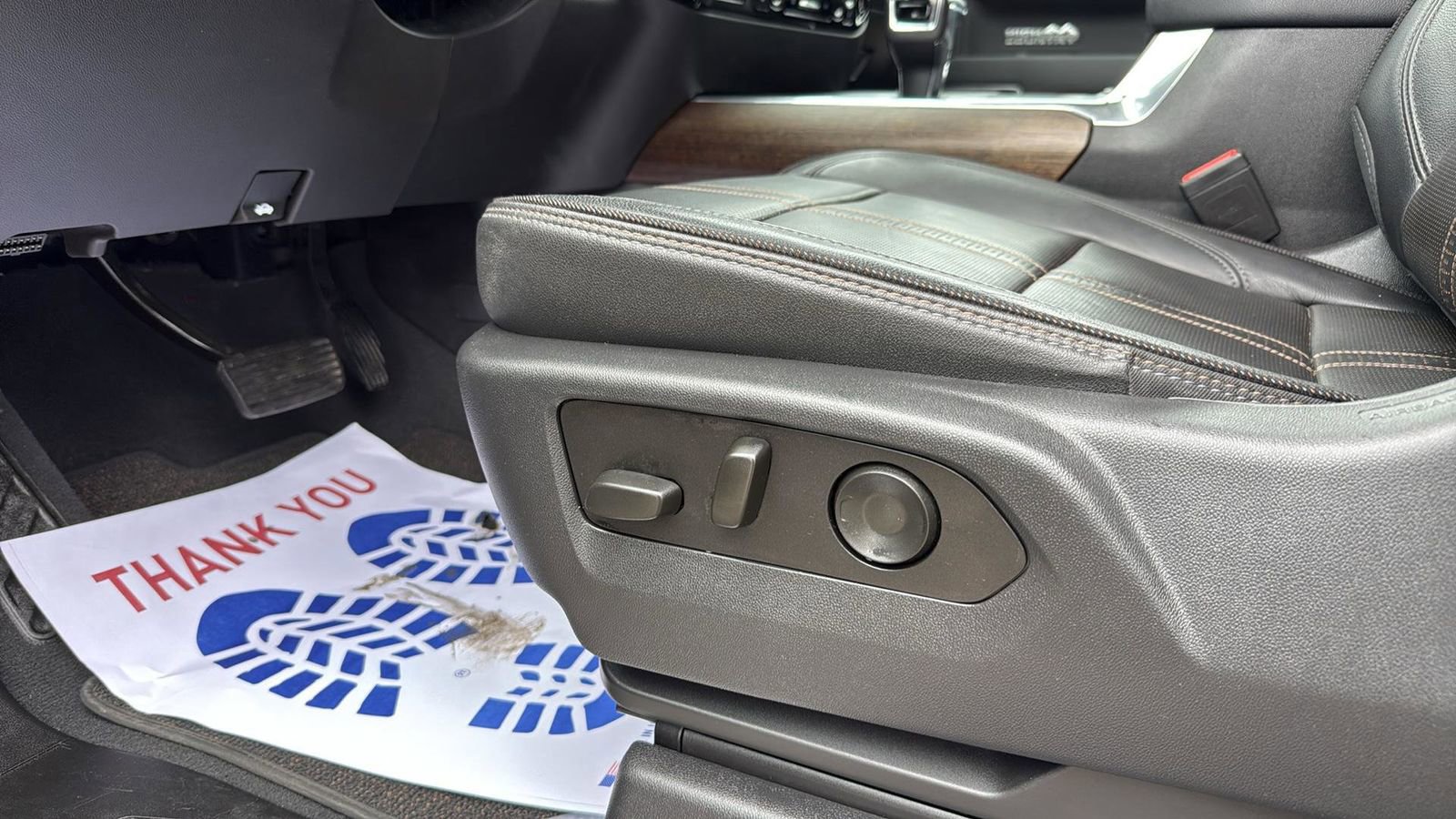 Used 2022 Chevrolet Silverado 1500 High Country w/ Technology Package image 11