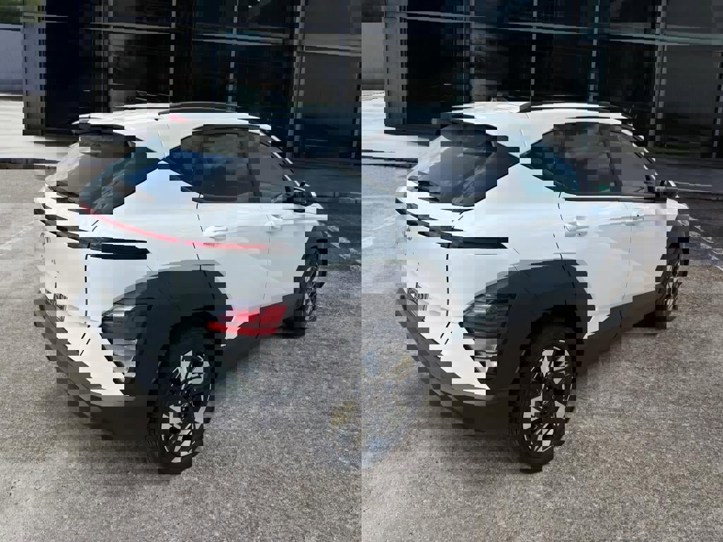 Used 2025 Hyundai Kona SEL image 7