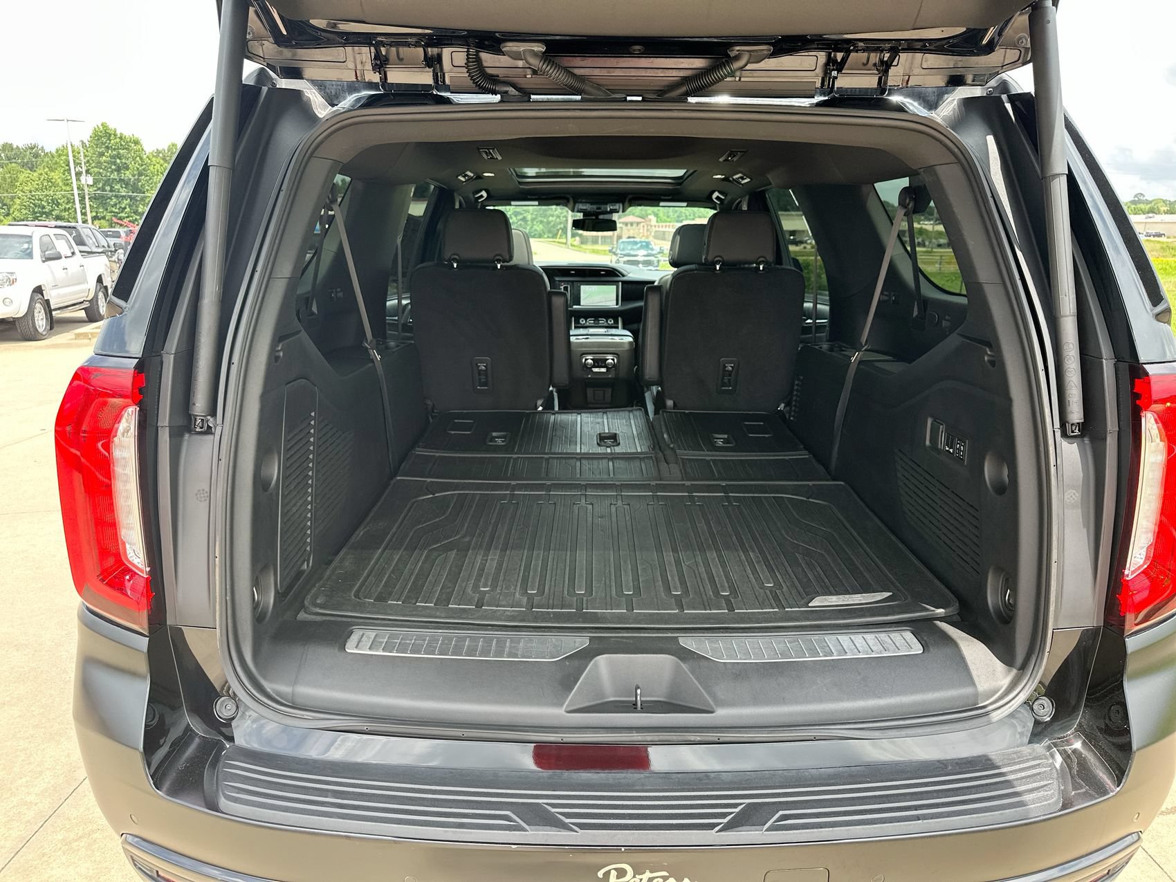 Used 2023 GMC Yukon XL Denali w/ LPO, Floor Liner Package AWD/4WD image 27