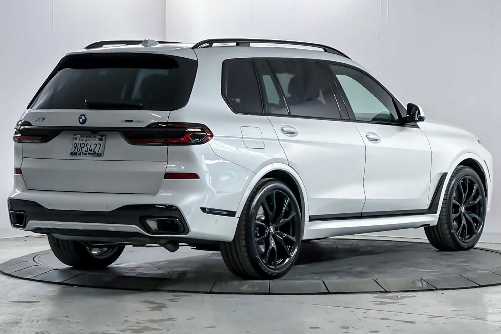 Used 2026 BMW X7 xDrive40i w/ M Sport Package image 2