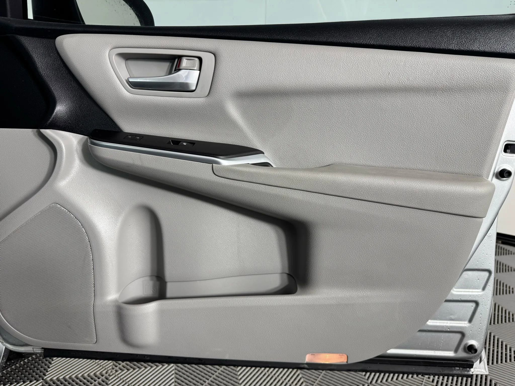 Used 2017 Toyota Camry SE image 36