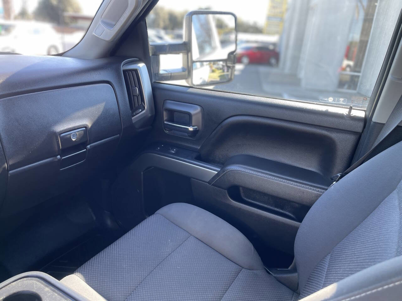 Used 2019 Chevrolet Silverado 2500 LT AWD/4WD image 16