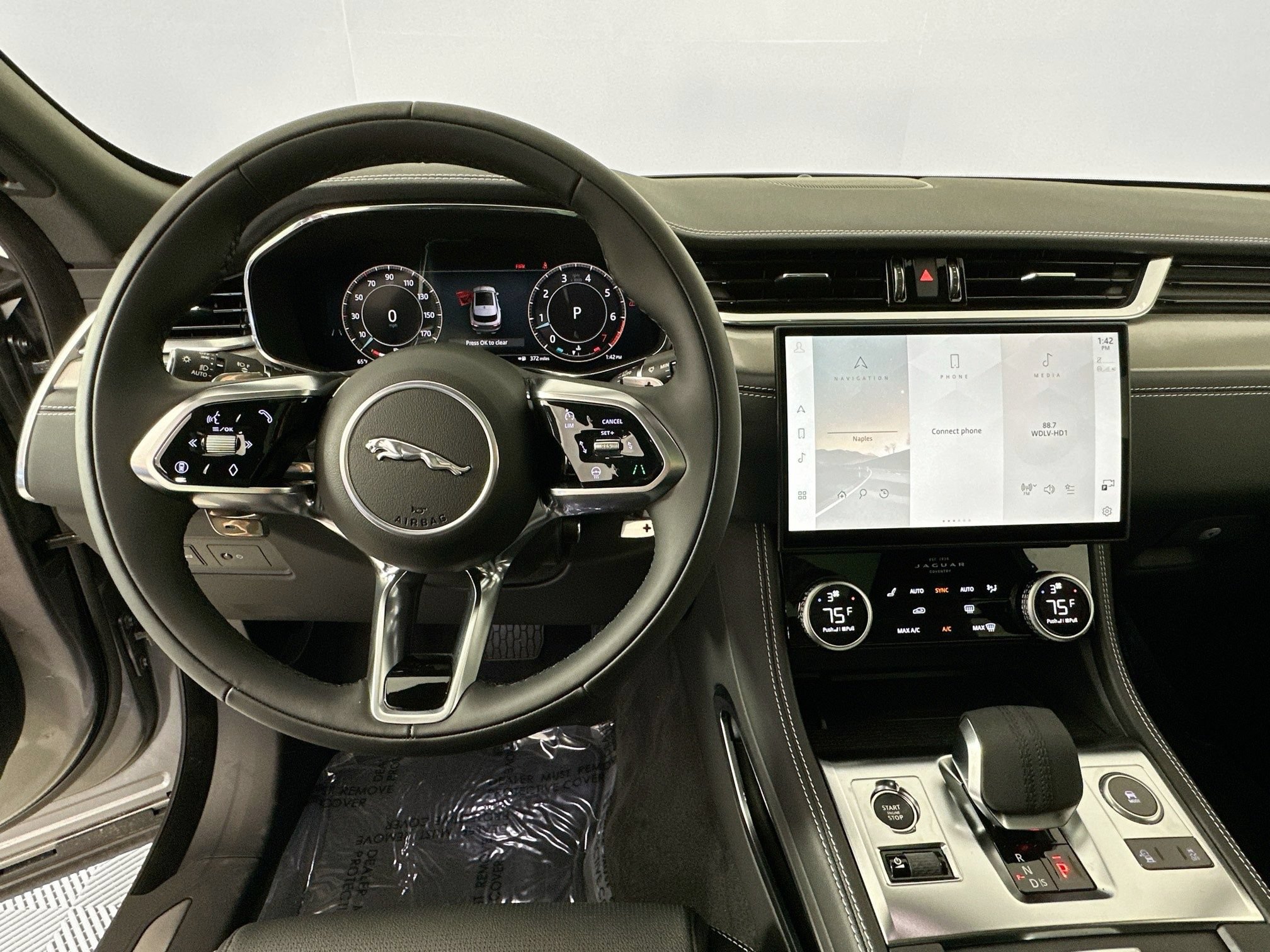 Certified 2026 Jaguar F-PACE R-Dynamic S AWD/4WD image 11