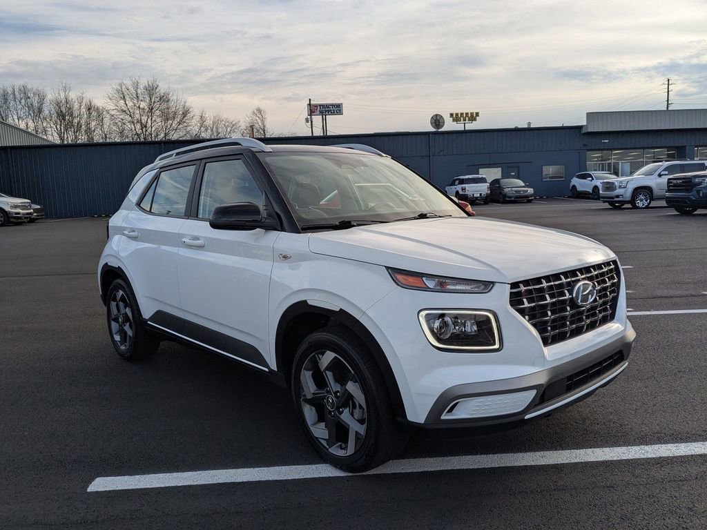 Used 2025 Hyundai Venue Limited image 4