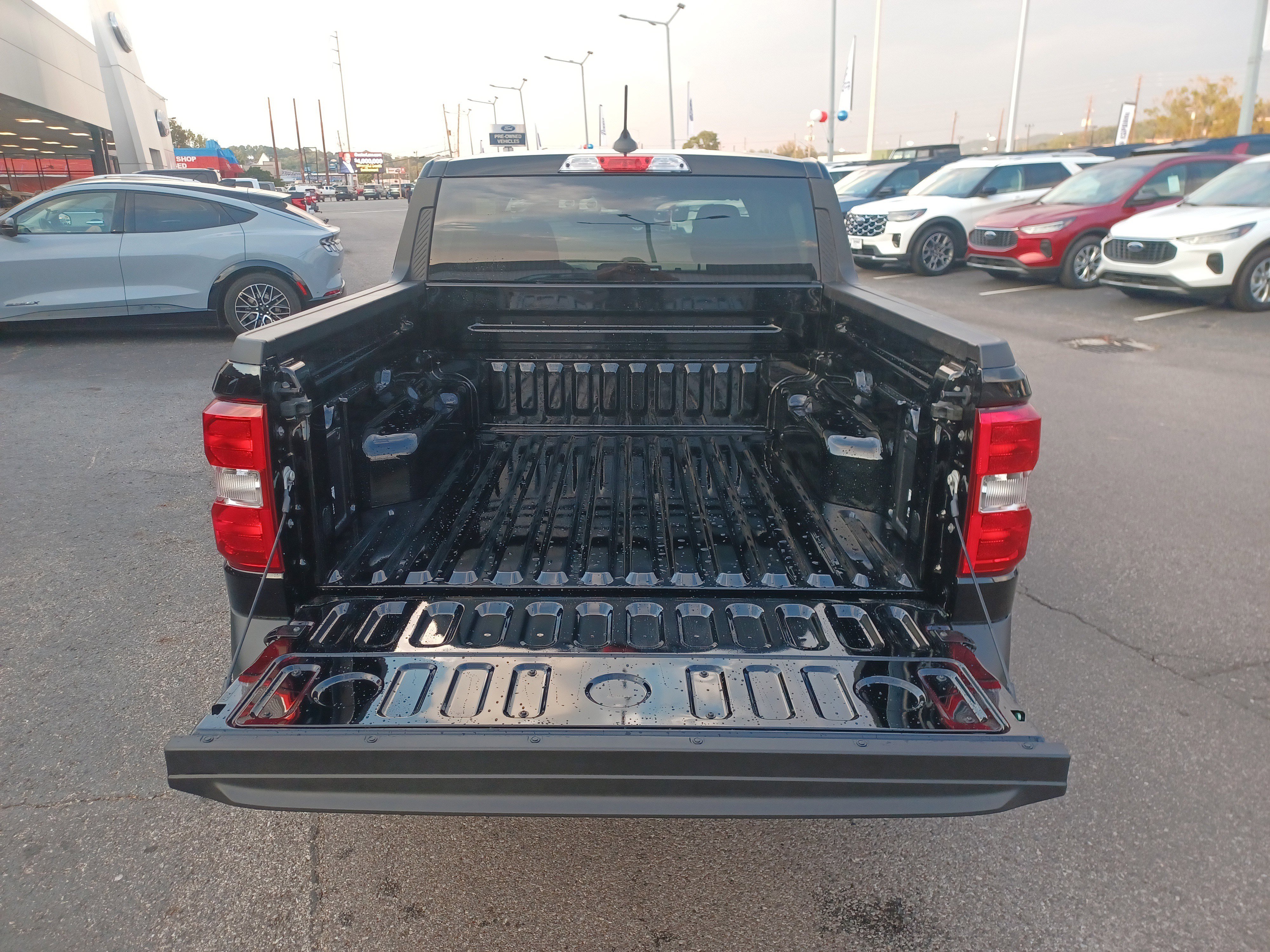 New 2025 Ford Maverick XL image 7