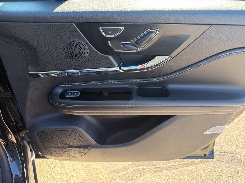 Used 2023 Lincoln Corsair AWD w/ Equipment Group 101A image 9