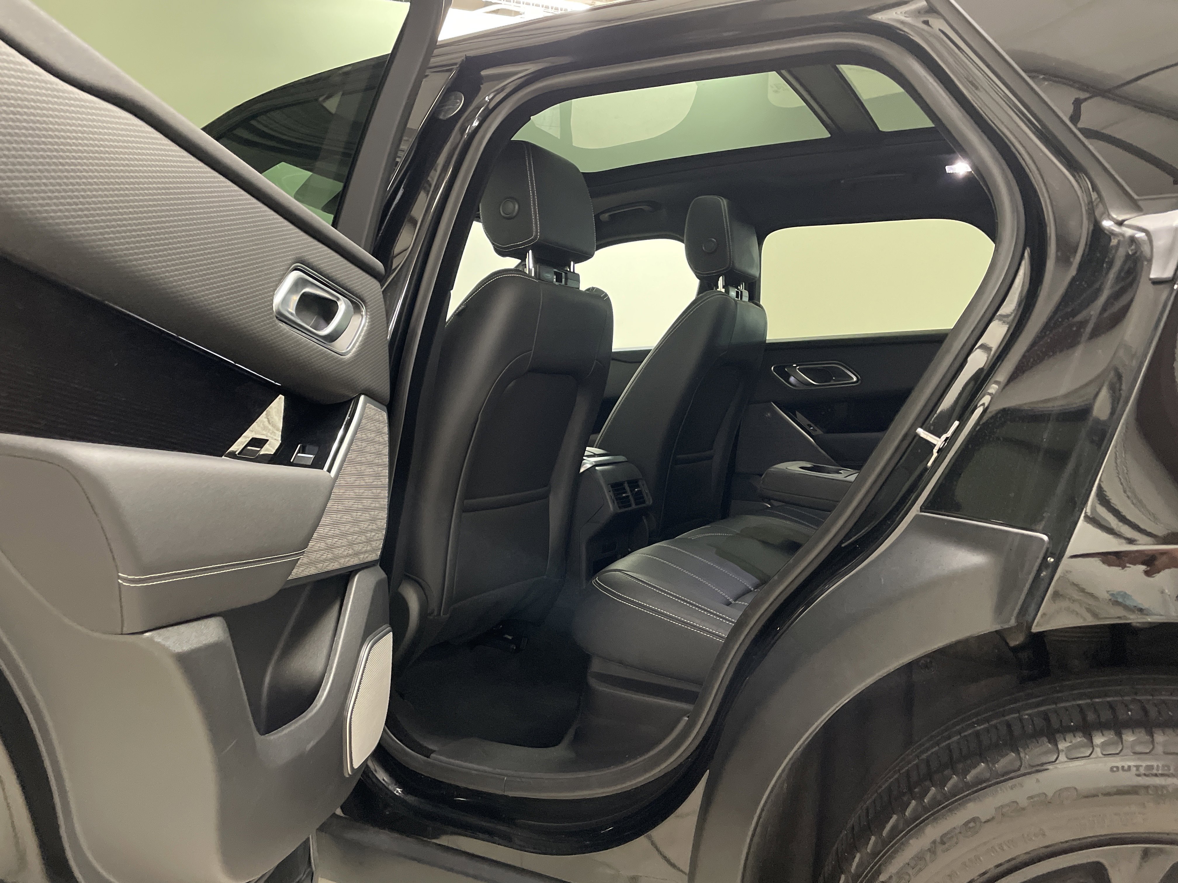 Used 2022 Land Rover Range Rover Velar R-Dynamic S image 26